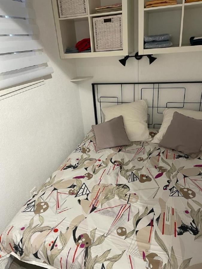 Entre St-Raphael Et St-Tropez. Studio Pieds Dans L'Eau, A Partir De 600 Euros/Semaine. Saint Aygulf Extérieur photo