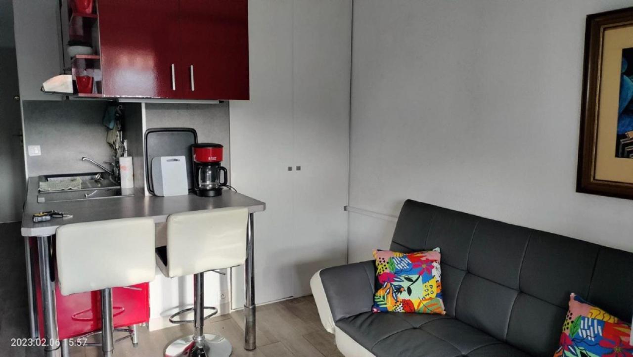 Entre St-Raphael Et St-Tropez. Studio Pieds Dans L'Eau, A Partir De 600 Euros/Semaine. Saint Aygulf Extérieur photo
